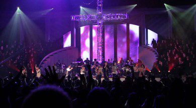 Israel & New Breed | “It’s Not Over” Performance
