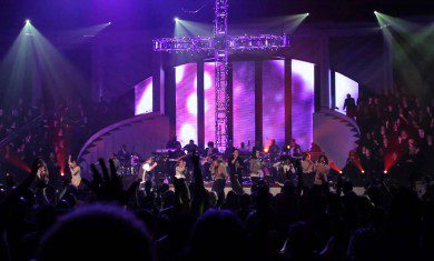 Israel & New Breed | “It’s Not Over” Performance
