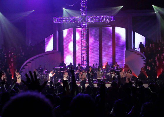 Israel & New Breed | “It’s Not Over” Performance