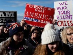TN01–Trump-cabinet-joins-March-For-Life-in-pledge-for-unborn-2017-01-27-001_326_204_c1
