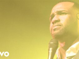 VaShawn Mitchell – Turning Around for Me (Live)