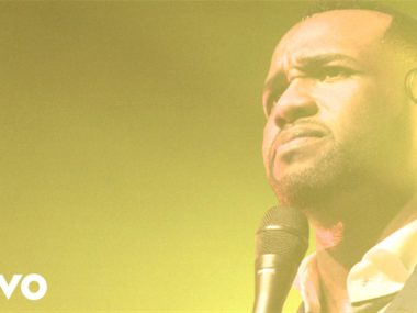 VaShawn Mitchell – Turning Around for Me (Live)