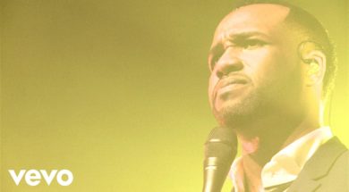 VaShawn Mitchell – Turning Around for Me (Live)