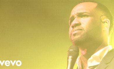 VaShawn Mitchell – Turning Around for Me (Live)