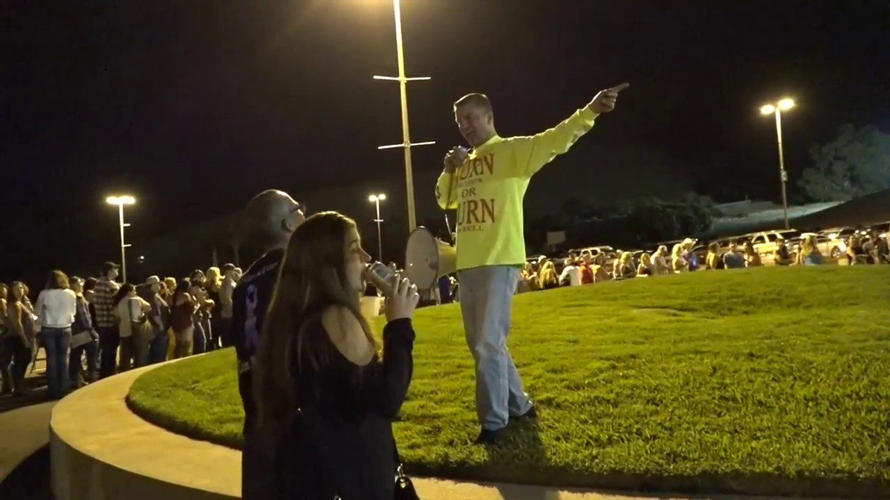 LAS VEGAS RIGHT BEFORE THE SHOOTING – PREACHERS WARNING SINNERS TO REPENT.