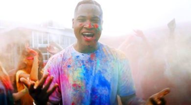 Aaron Cole – Right On Time (feat. TobyMac) [Official Music Video]