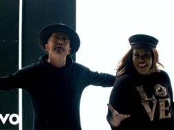 Mandisa Bleed The Same ft. TobyMac, Kirk Franklin