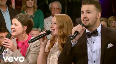 The Collingsworth Family – At Calvary (Live)