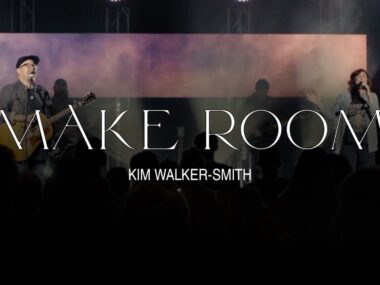 Kim Walker-Smith – Make Room (Official Live Video)