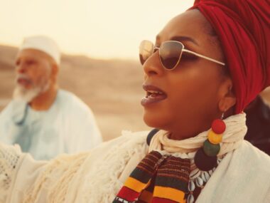 CLEAN HANDS – PSALMS 24 OFFICIAL VIDEO BY QUEEN MAKEDAH (HEBREW ENGLISH LYRICS)